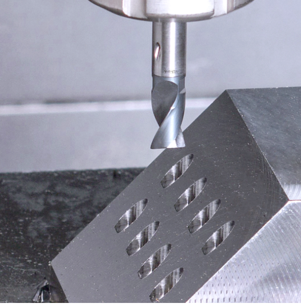 Fig. 4 – Multi-Master flat bottom drilling heads are also suitable for drilling holes on slanted surfaces.